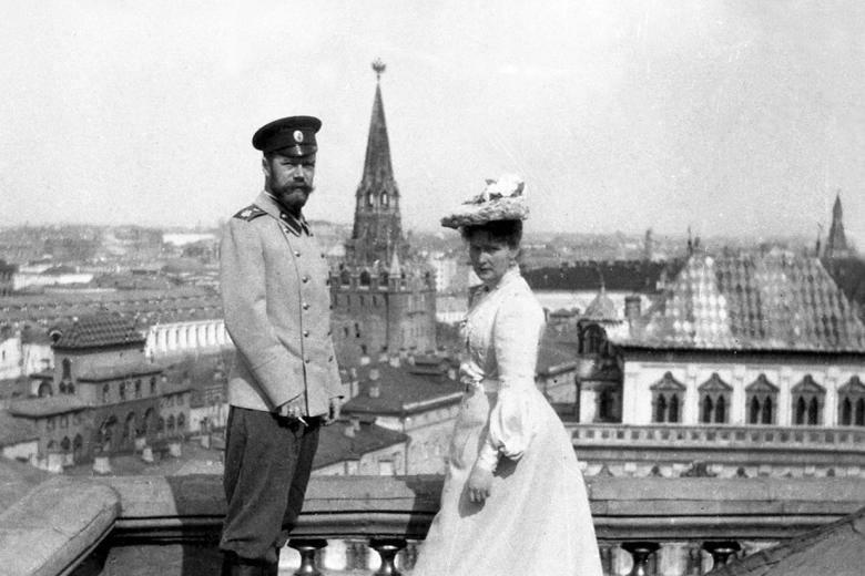 Николай II и императрица Александра Фёдоровна на крыше Большого Кремлёвского дворца. 1903 год
