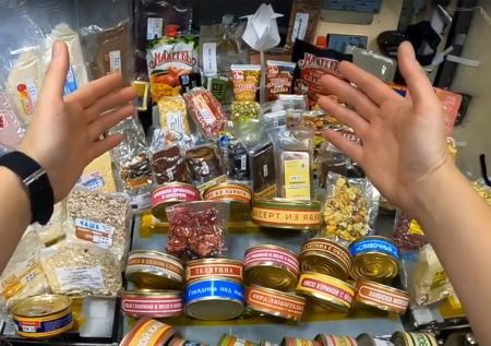 Космонавт Кикина показала рацион команды МКС