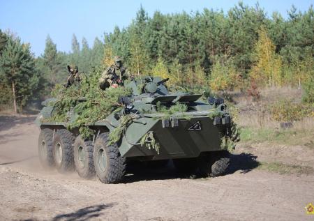 Минск назвал количество российской бронетехники в региональной группировке