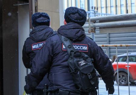 Семью устроившего взрыв в школе ребенка хотят депортировать из России