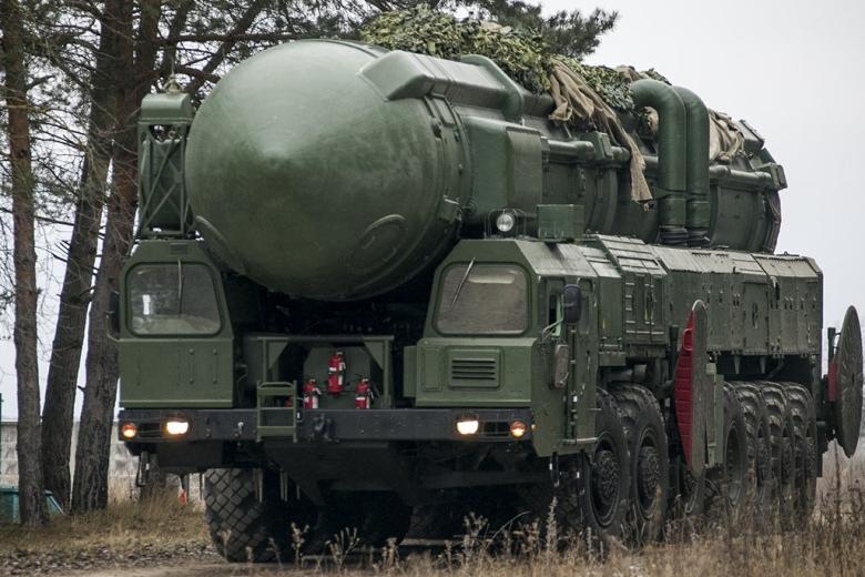 Мобильный ракетный комплекс стратегического назначения с трехступенчатой твердотопливной межконтинентальной баллистической ракетой «Тополь»