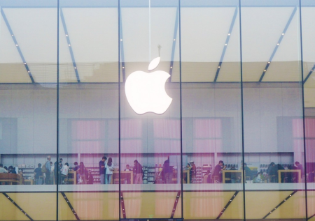 iPhone 16e: цена гаджета, характеристики, фото, как купить в России