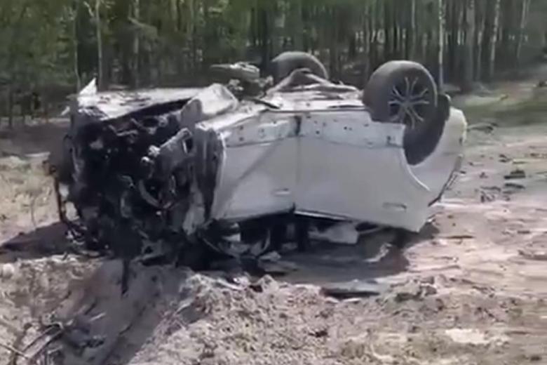 Фото с места взрыва автомобиля российского писателя Захара Прилепина