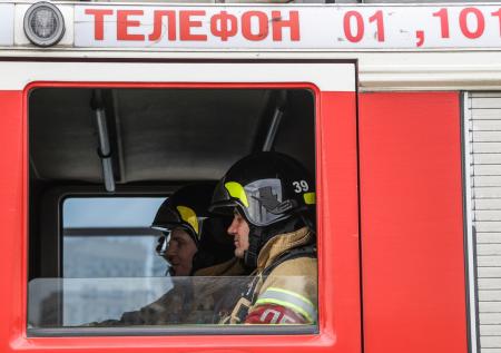 Названы возможные причины крушения частного самолета в Твери