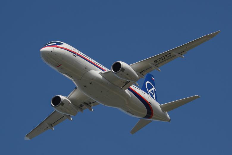  SSJ 100