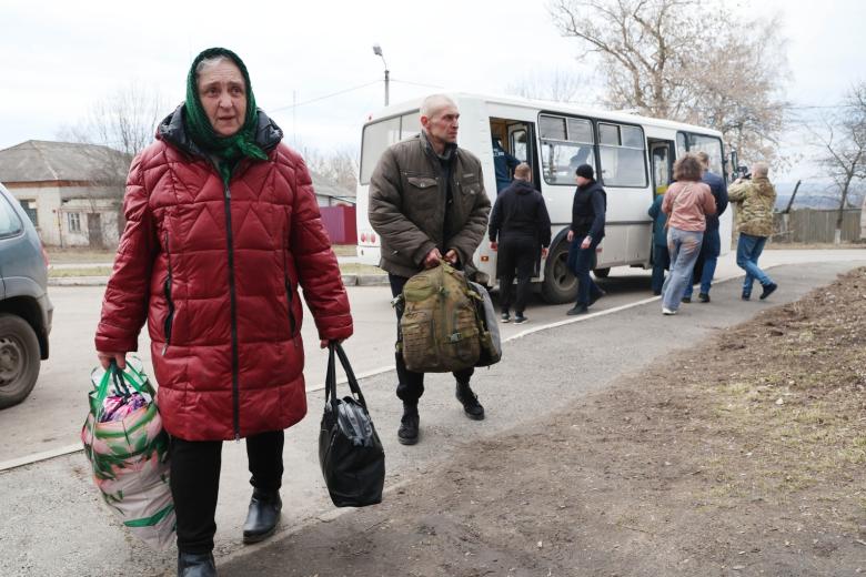 Эвакуация мирных жителей города Суджи