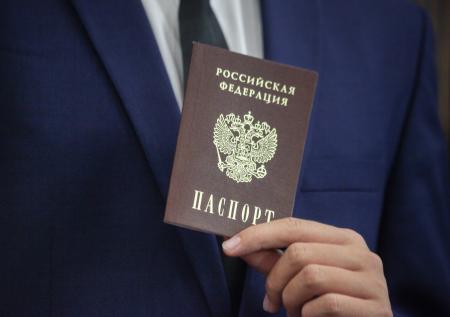 В России собрались выдавать с 2023 года электронные паспорта
