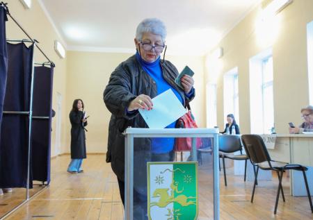 Повторное голосование на президентских выборах началось в Абхазии