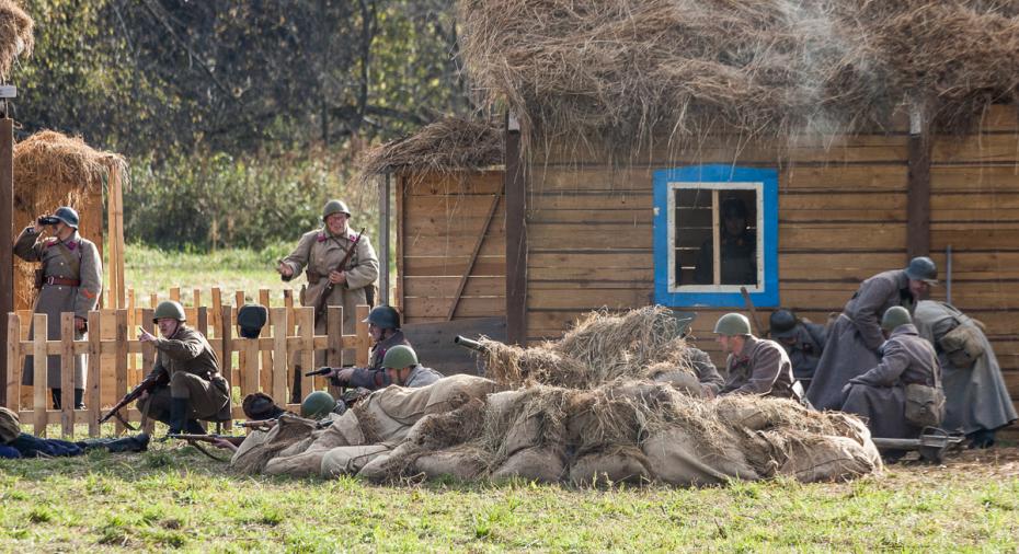 Красноармейцы закрепились на окраине деревни