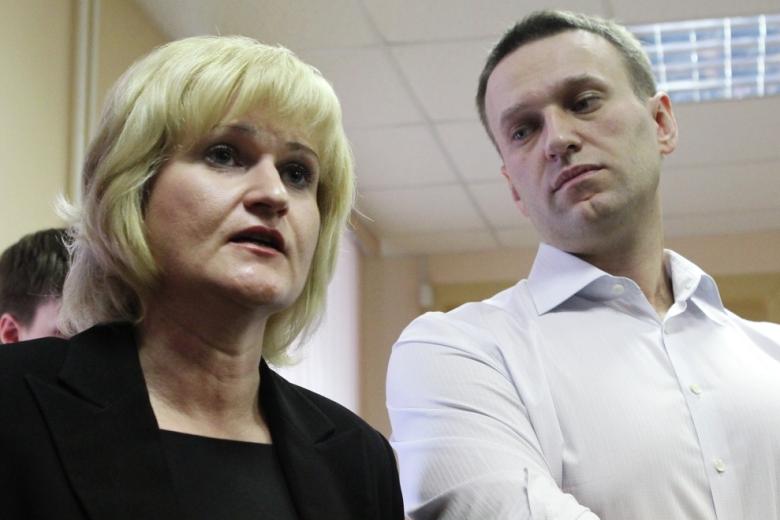 Оппозиционер Алексей Навальный и его адвокат Ольга Михайлова