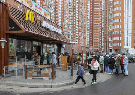 «Макдоналдс» приостанавливает работу в России спустя 32 года после открытия