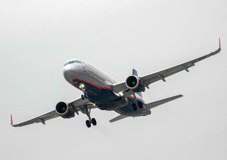 Самолет устроил в небе двухчасовую «карусель», пугая жителей Подмосковья