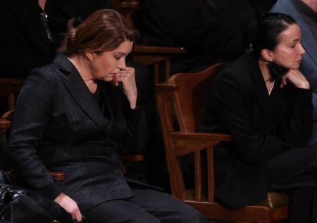 Сотникова едва не потеряла сознание на панихиде по Мягкову