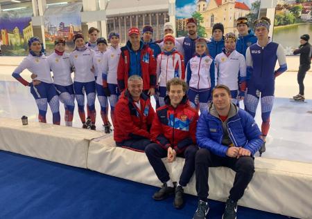 Российские конькобежцы выиграли командную гонку на ЧМ среди юниоров