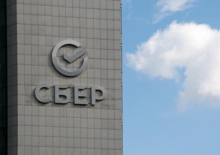 Греф: Сбербанк не введет отрицательные ставки по счетам физлиц в 2022 году