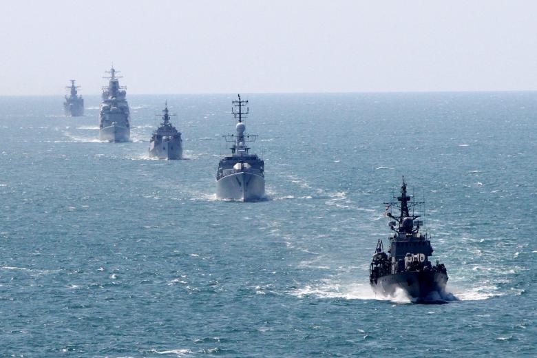 Российские политики резко осудили идею западных стран создать на Черном море специальный военный флот нейтральных государств.