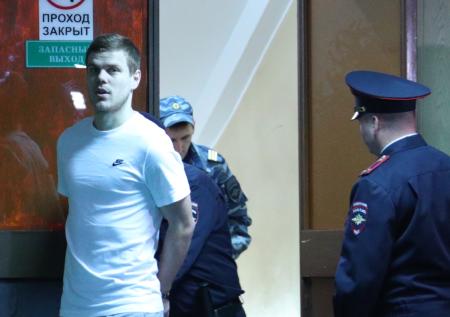 Юрист не нашёл оснований для уничтожения стула по делу Кокорина