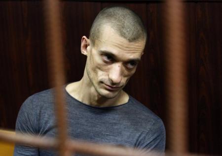 Художнику Павленскому продлили арест во Франции