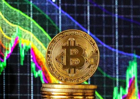 Эксперт допустил заморозку криптовалют