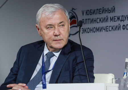 «Уже ведут войну»: депутат об угрозах Трампа применить новые санкции