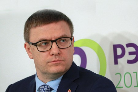 «Новая знать»: в ГД высмеяли требование Текслера называть жену первой леди
