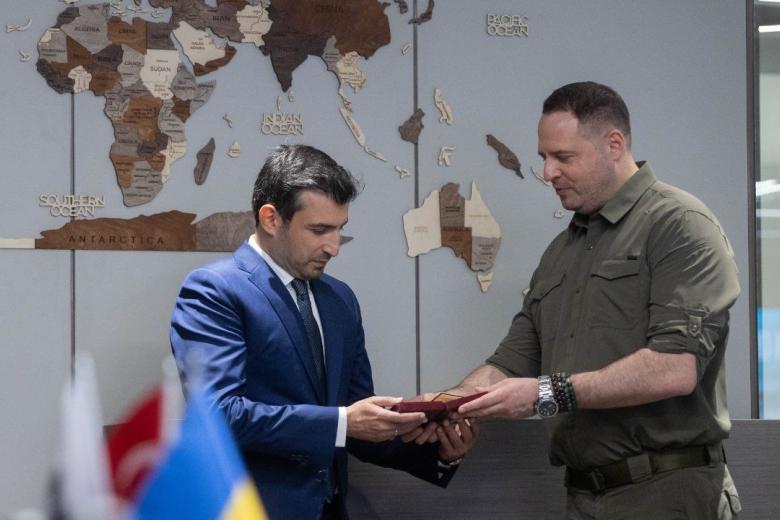  Сельчук Байрактар и Андрей Ермак 