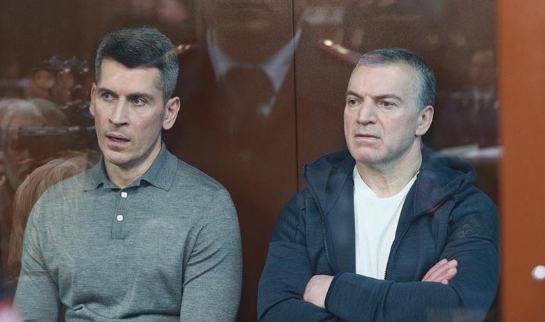 Зиявудин Магомедов (слева)