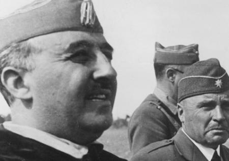 Суд в Испании отложил эксгумацию диктатора Франко