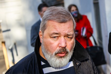 На главреда «Новой газеты» Муратова напали в поезде 