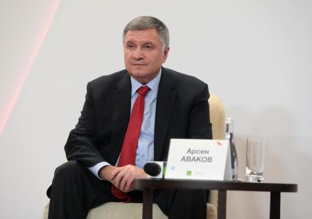 Аваков опроверг сообщения СМИ о своей гибели