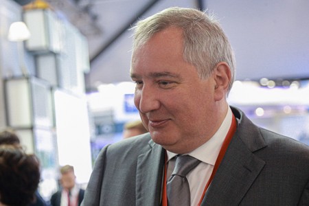 Рогозин заявил, что будет скучать по «танцам яичек» в программе Малышевой