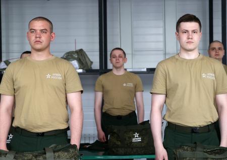 В России попросили не призывать молодых отцов из-за проблем с демографией