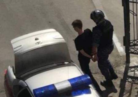 Напавший на учительницу школьник называл казанского стрелка придурком