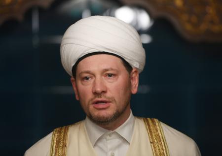 В ДУМ сняли со стены картину с пирующими на телах побежденных монголами