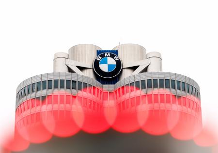 Россиянин отсудил у BMW 300 млн рублей из-за мелкого дефекта