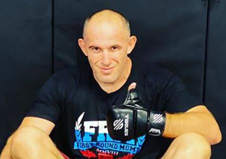 Олейник одержал победу в упорном бою с Вердумом на UFC 249