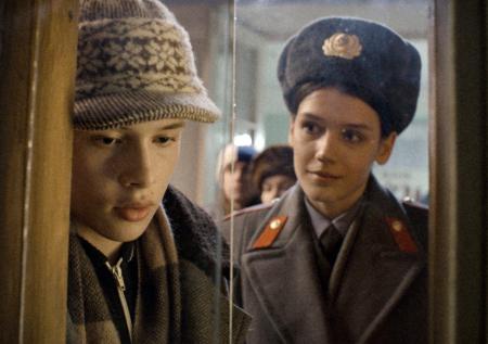 «Страна играла в Сашу Белого»: кинокритик о призывах закрыть «Слово пацана»