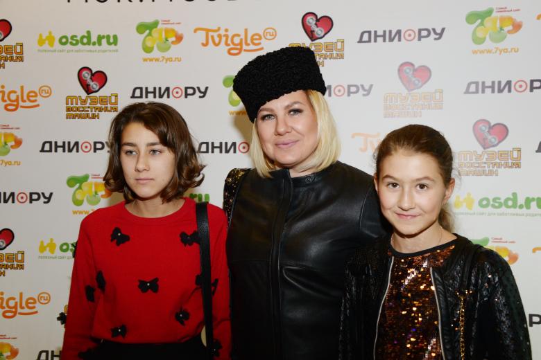 Ева Польна с дочерьми Эвелин и Амалией