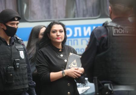 Во время оглашения приговора Ефремову у здания суда задержали «магов»