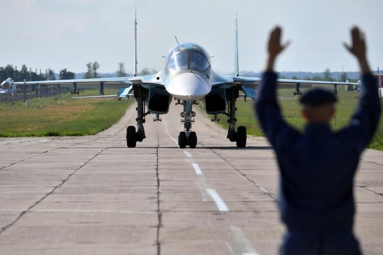 Рулежка истребителя-бомбардировщика ВКС России Су-34, задействованного в специальной военной операции