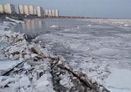Власти озвучили предположительную причину возгорания на Оби