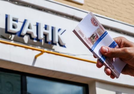 Россиянам усложнили получение больших кредитов