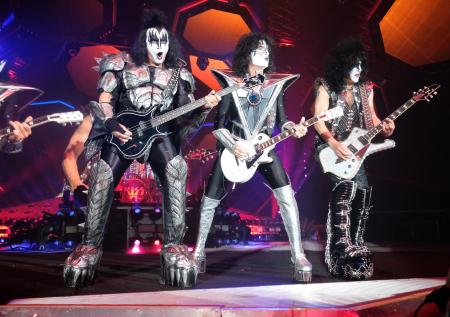 Поле стадиона «Динамо» пострадало после концерта Kiss