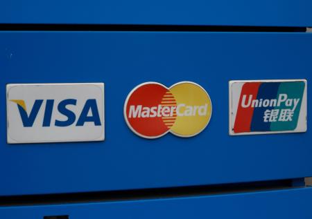 Тинькофф Банк получил право выпускать карты китайской UnionPay