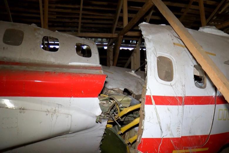 Обломки польского правительственного самолета Ту-154М в ангаре, где хранятся вещественные доказательства по уголовному делу о крушении