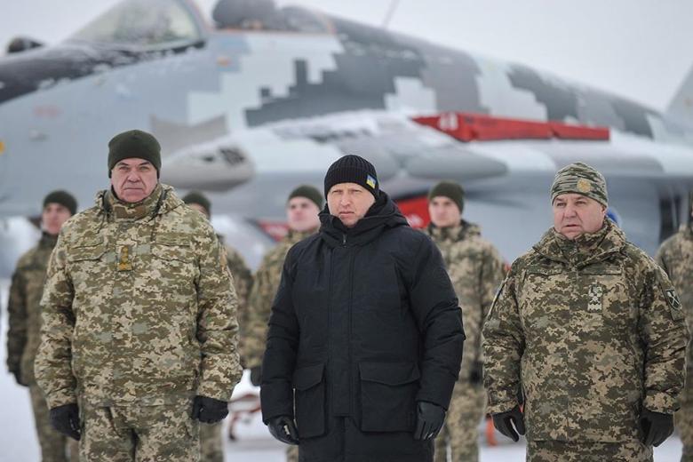 Александр Турчинов (в центре)
