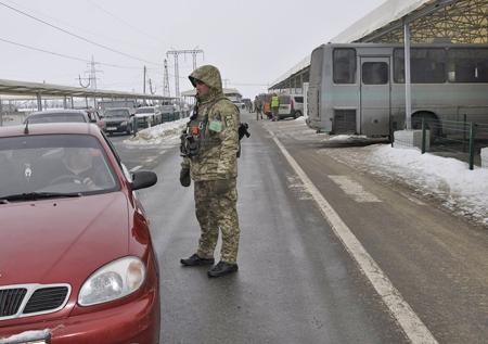 На КПП «Еленовка» в Донбассе подорвался автомобиль