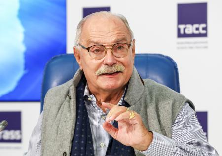 Михалков рассказал, что делать с госнаградами уехавших из России артистов