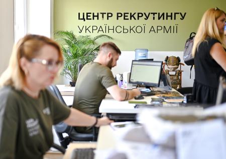 Украинские военкомы нагрянули в киевский торговый центр
