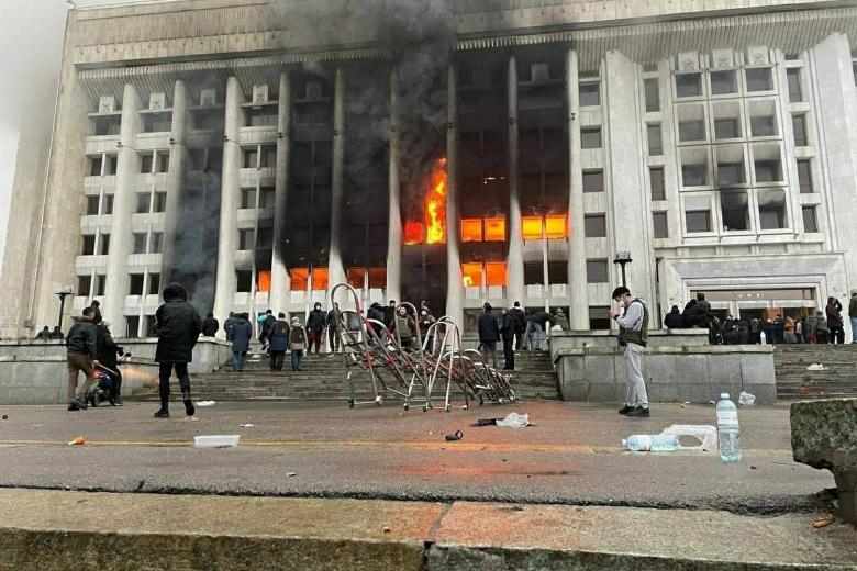 Столкновения и грабежи в Казахстане